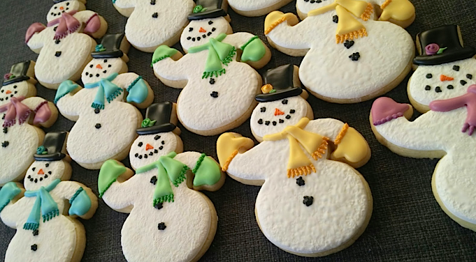 Winter Wonderland: How to Decorate a Snowman Cookie